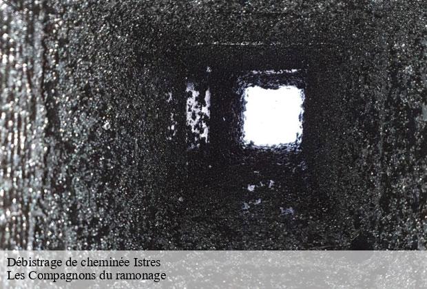 Débistrage de cheminée  istres-13800 Les Compagnons du ramonage